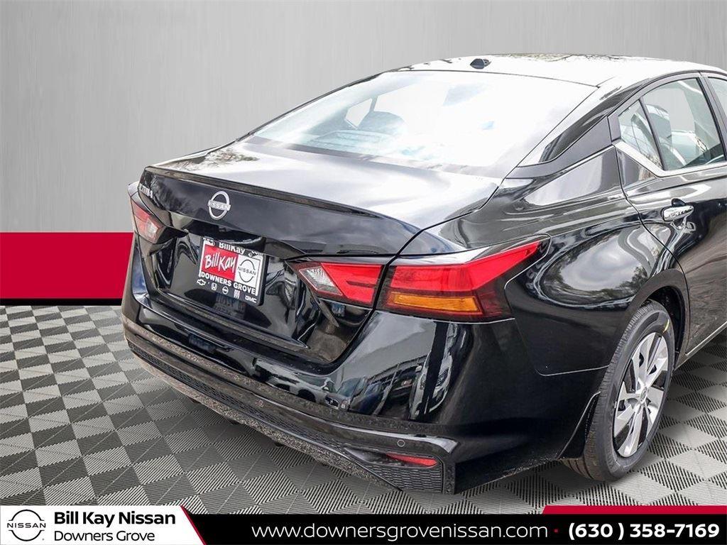 Vehicle image 4 of 24