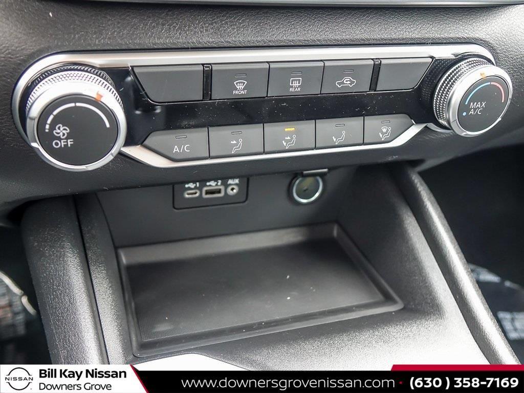 Vehicle image 23 of 24