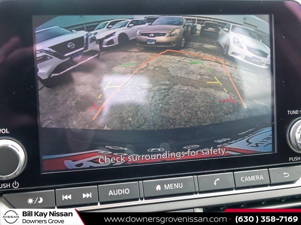 Vehicle image 21 of 24