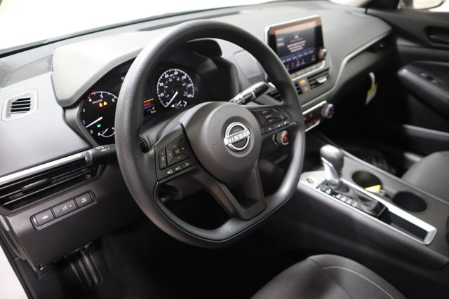 Vehicle image 11 of 27
