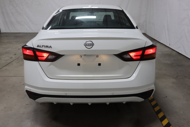 Vehicle image 4 of 27