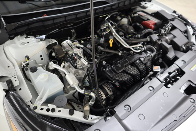 Vehicle image 21 of 27