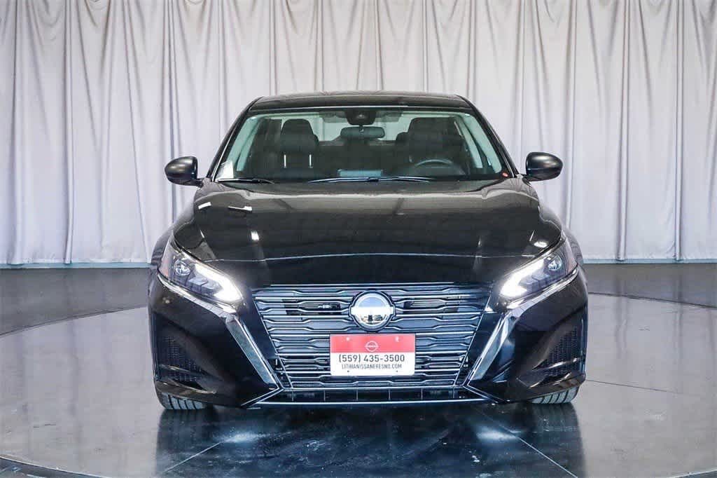 2025 Nissan Altima S Image 2 of 40