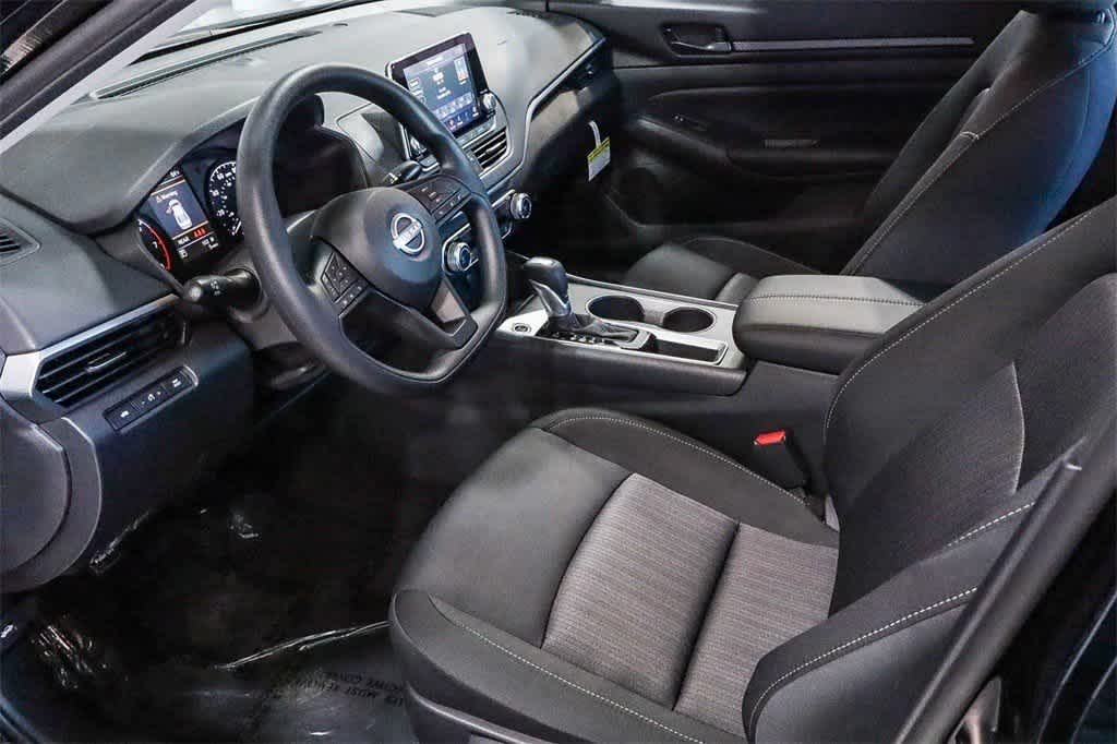 2025 Nissan Altima S Image 29 of 40