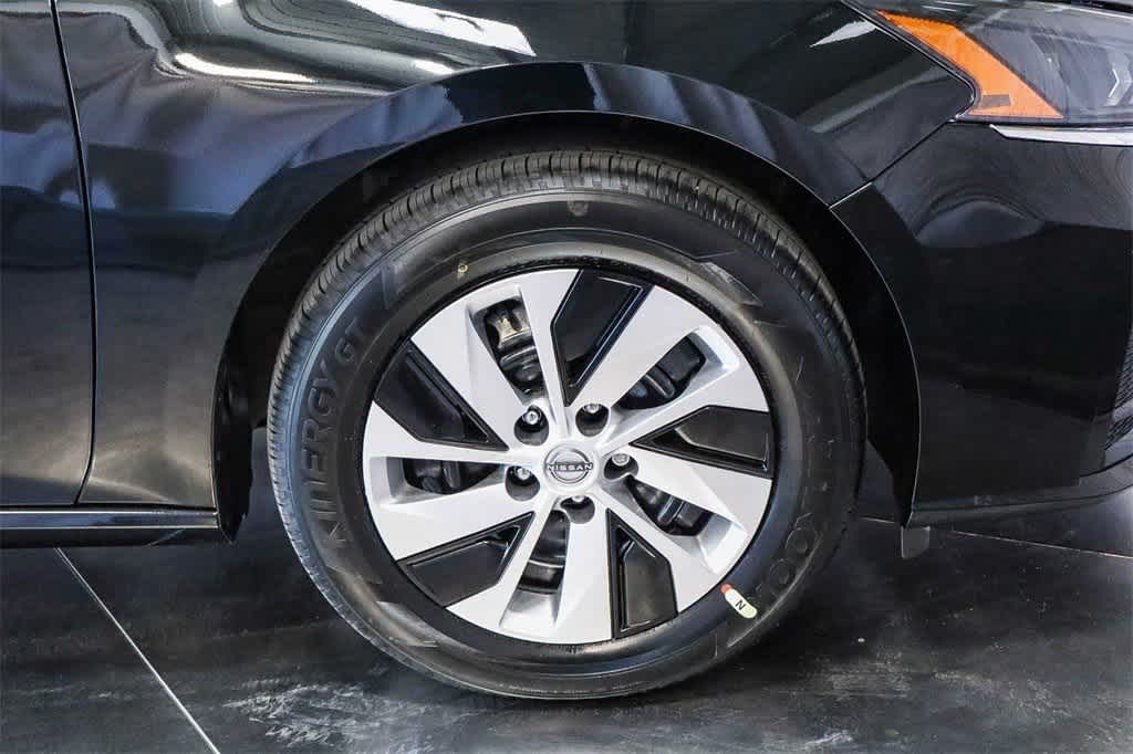 2025 Nissan Altima S Image 9 of 40