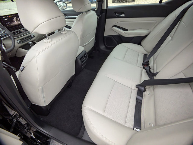 Vehicle image 10 of 30