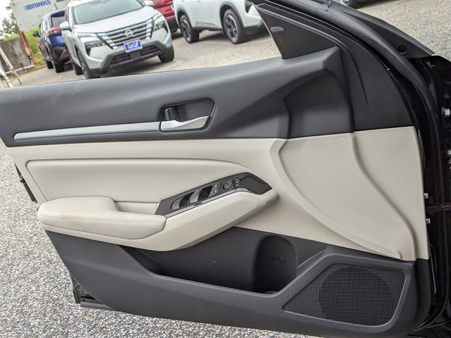 Vehicle image 18 of 30