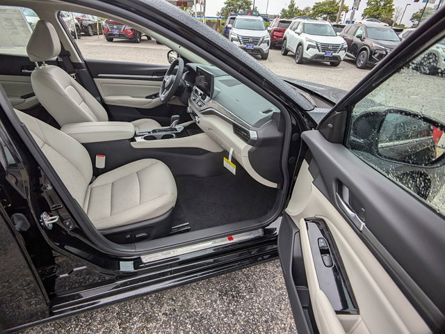 Vehicle image 28 of 30