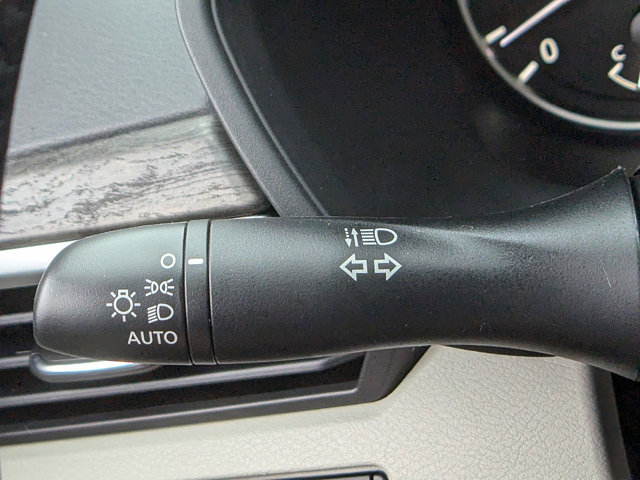 Vehicle image 23 of 30