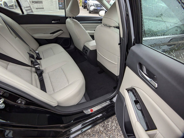 Vehicle image 11 of 30