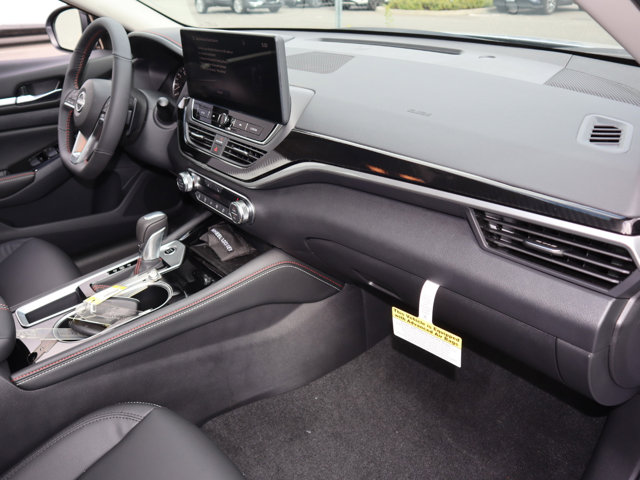 2025 Nissan Altima SR Image 16 of 27