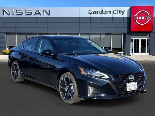 2025 Nissan Altima SR Image 3 of 27