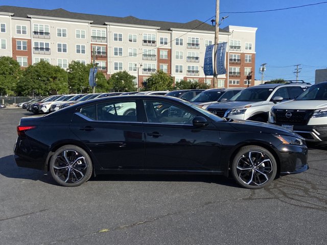 2025 Nissan Altima SR Image 5 of 27