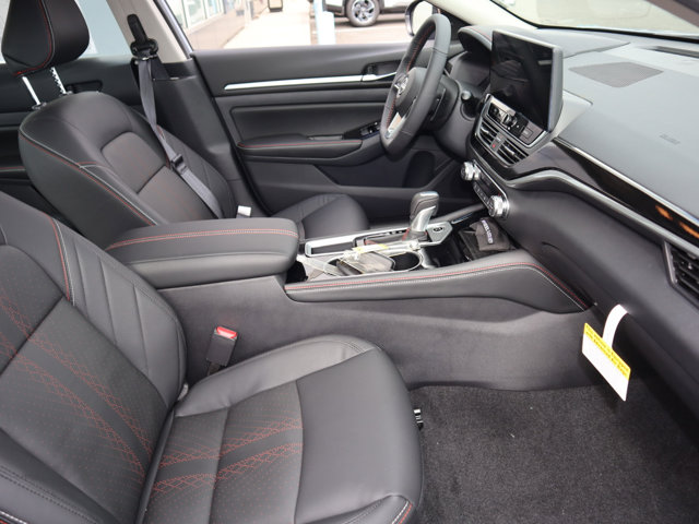 2025 Nissan Altima SR Image 14 of 27