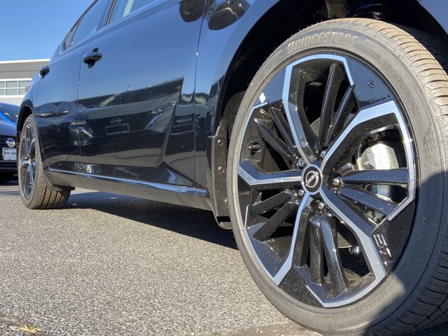 2025 Nissan Altima SR Image 10 of 27