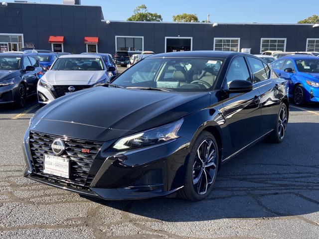 2025 Nissan Altima SR Image 1 of 27