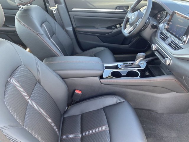 2025 Nissan Altima SR Image 9 of 16