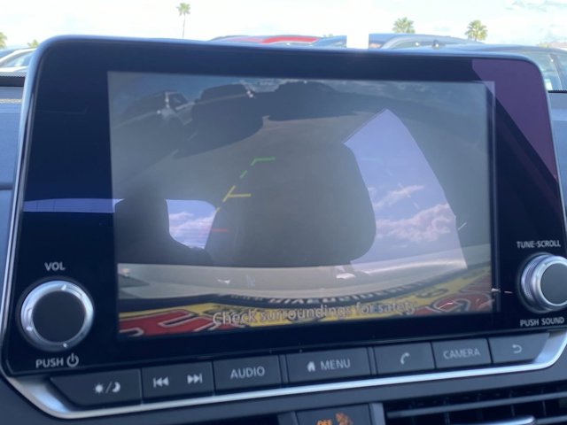 2025 Nissan Altima SR Image 13 of 16