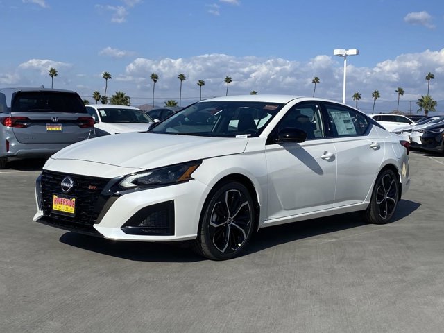 2025 Nissan Altima SR Image 2 of 16