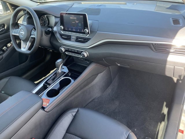 2025 Nissan Altima SR Image 10 of 16