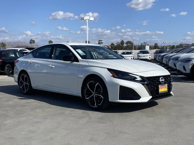 2025 Nissan Altima SR Image 3 of 16