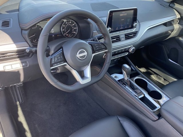 2025 Nissan Altima SR Image 11 of 16