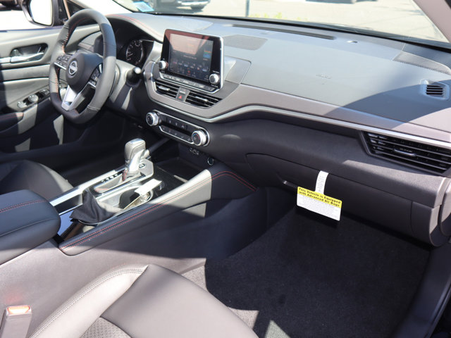 2025 Nissan Altima SR Image 17 of 26