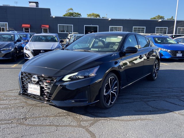 2025 Nissan Altima SR Image 1 of 26