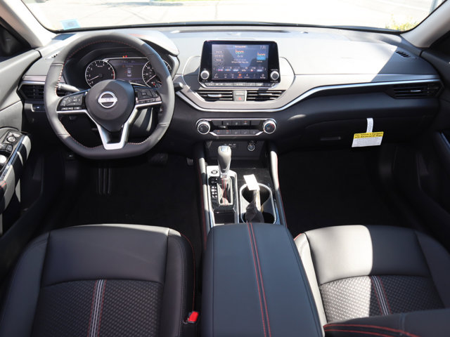 2025 Nissan Altima SR Image 18 of 26