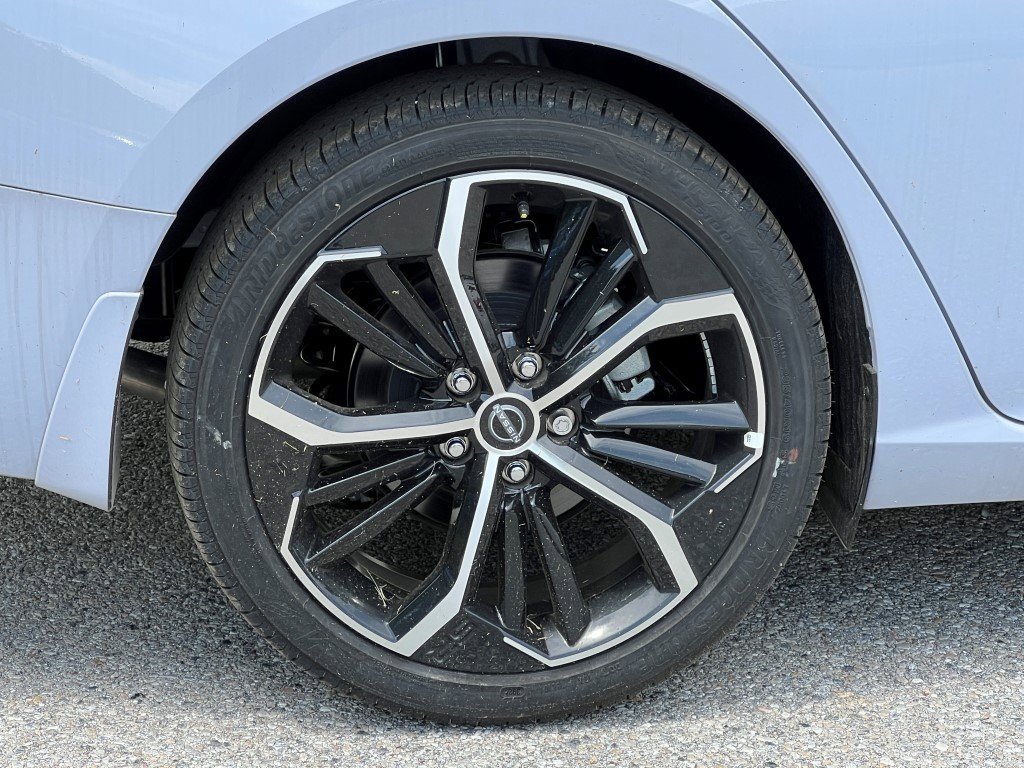 Vehicle image 4 of 25