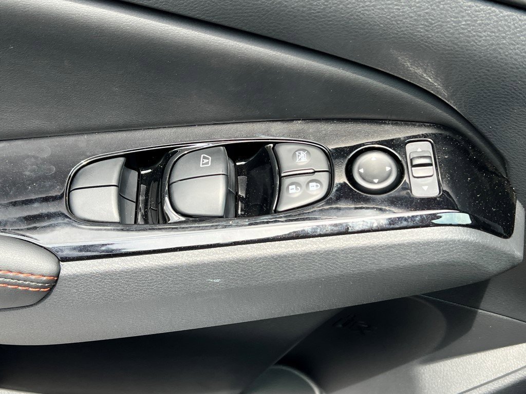 Vehicle image 23 of 25