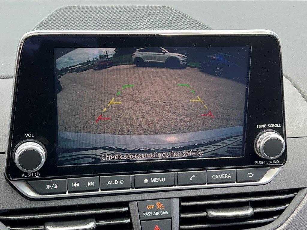 Vehicle image 16 of 25