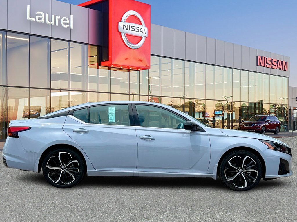 Vehicle image 2 of 25