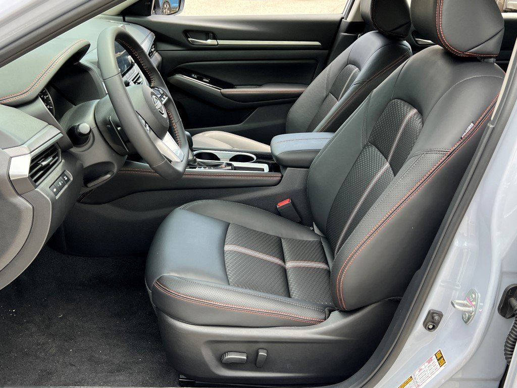 Vehicle image 8 of 25