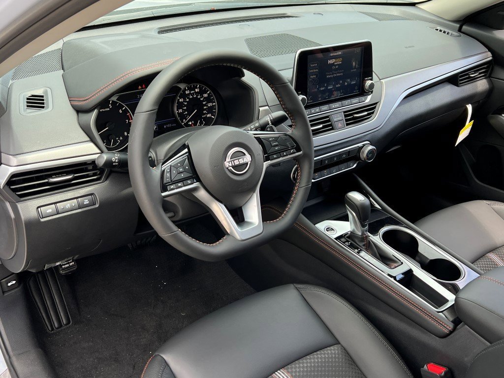 Vehicle image 11 of 25