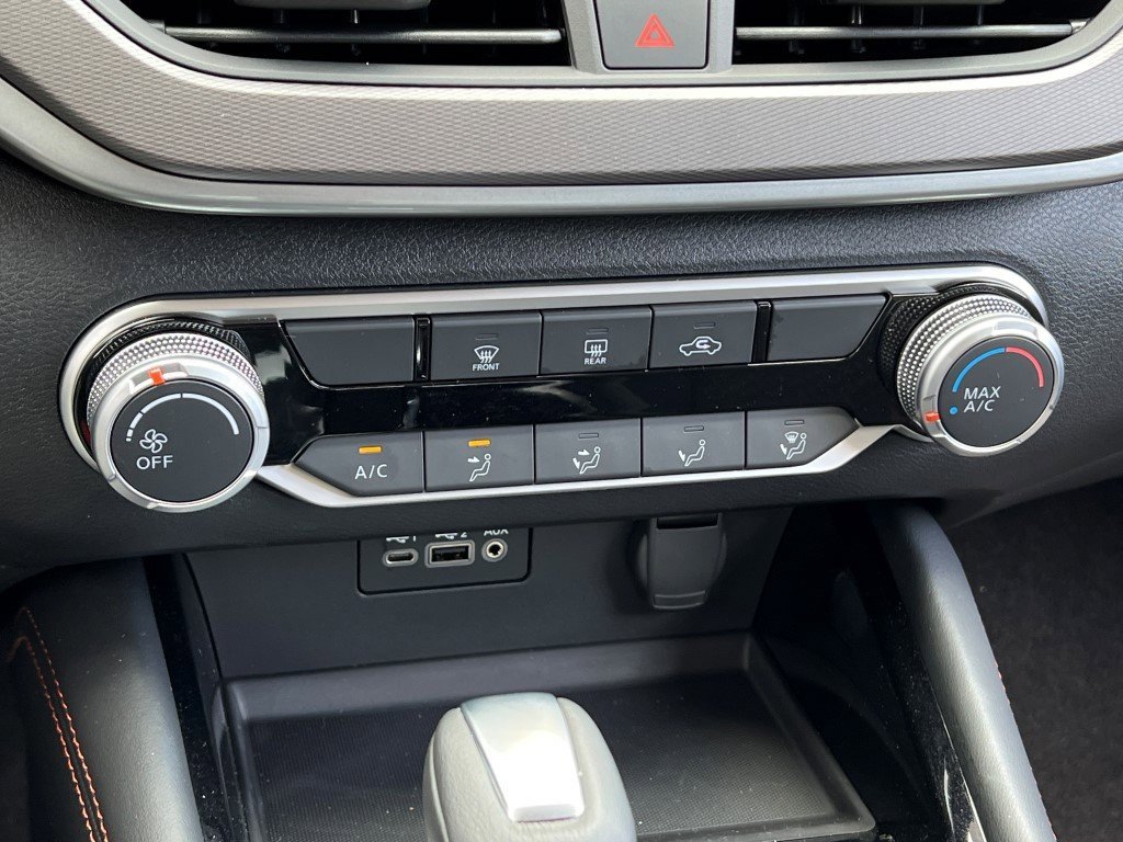 Vehicle image 22 of 25