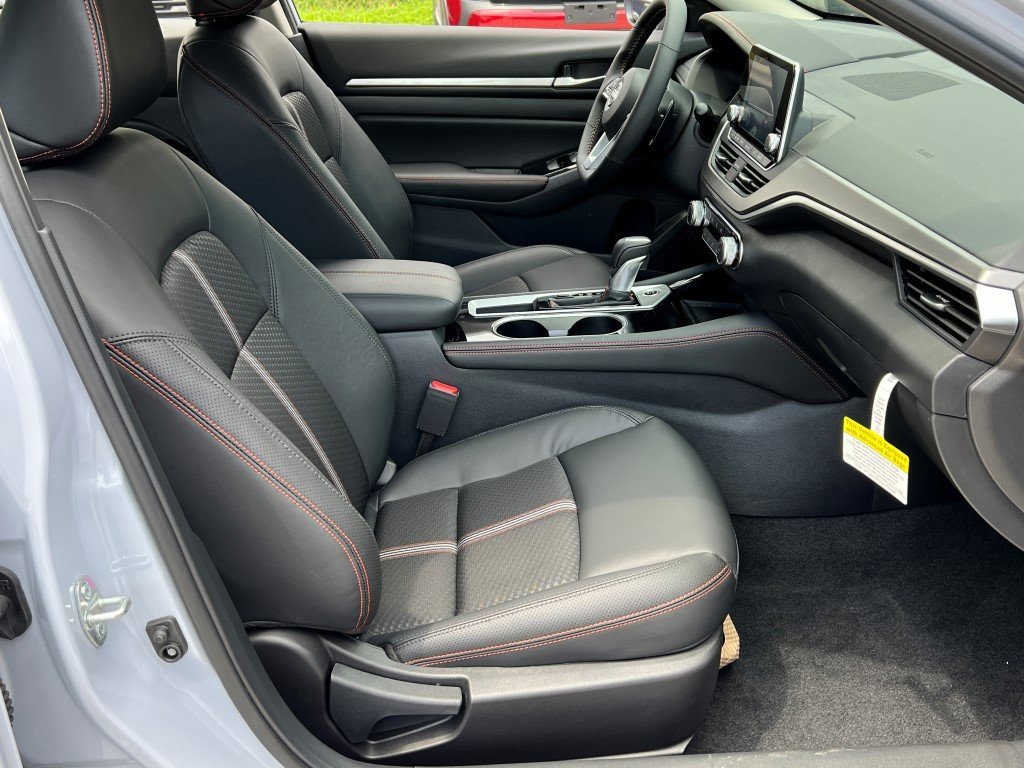 Vehicle image 6 of 25