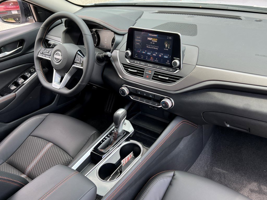 Vehicle image 10 of 25