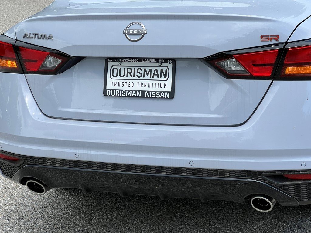 Vehicle image 21 of 25
