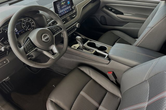 2025 Nissan Altima SR Image 16 of 29