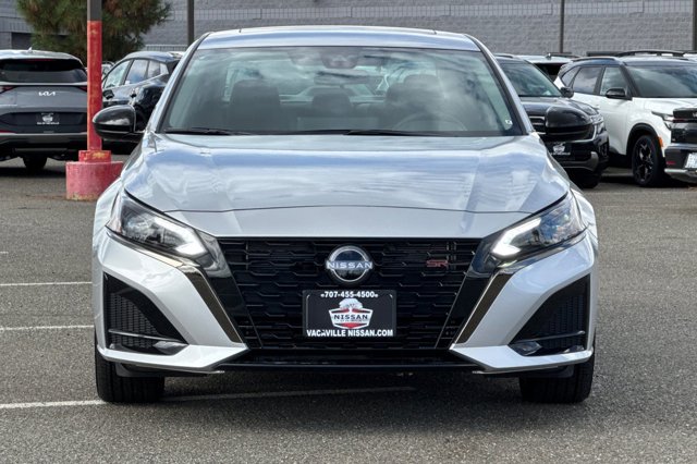 2025 Nissan Altima SR Image 2 of 29