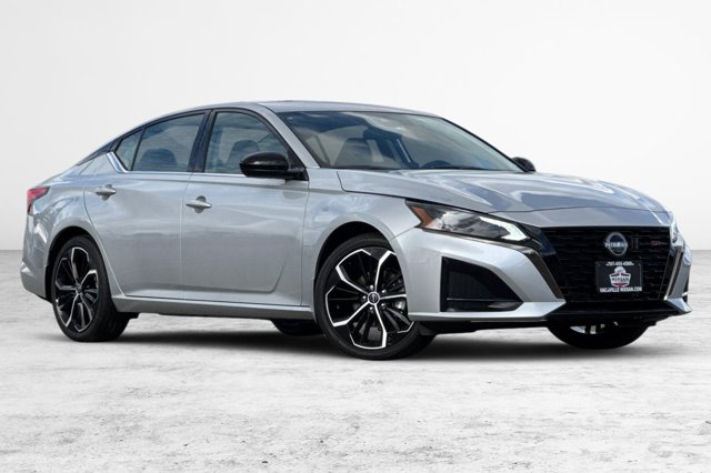 2025 Nissan Altima SR Image 3 of 29