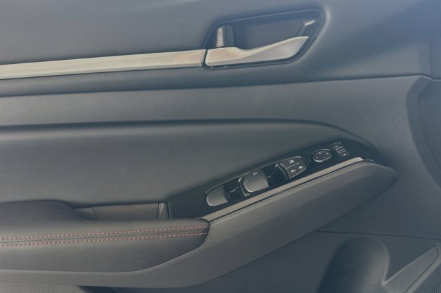 2025 Nissan Altima SR Image 22 of 29