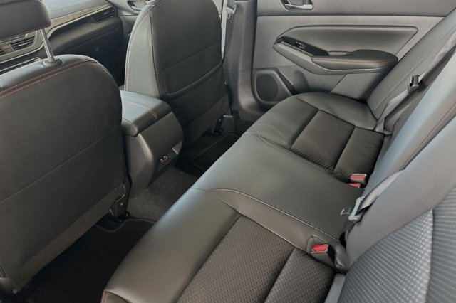 2025 Nissan Altima SR Image 12 of 29