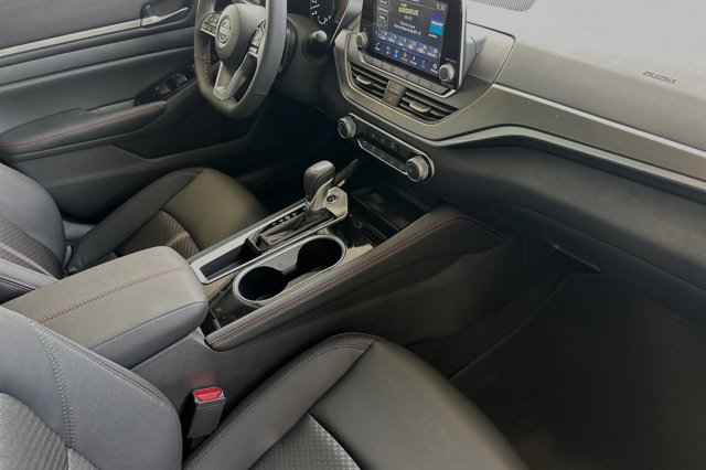 2025 Nissan Altima SR Image 26 of 29