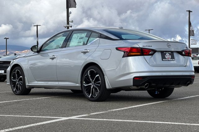 2025 Nissan Altima SR Image 8 of 29