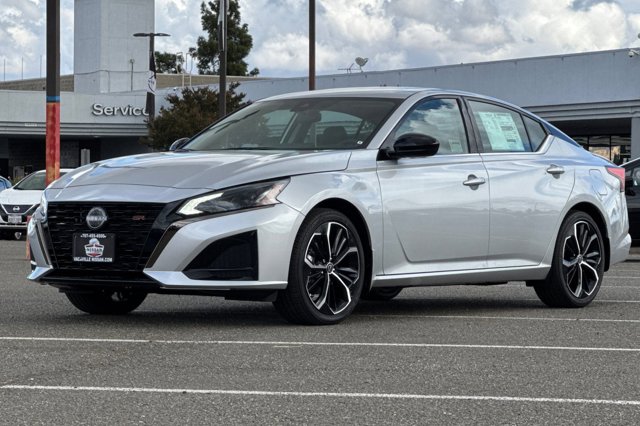 2025 Nissan Altima SR Image 10 of 29