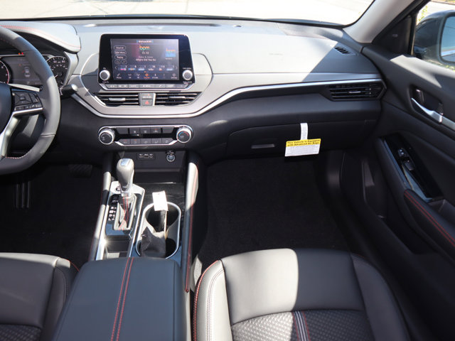 2025 Nissan Altima SR Image 21 of 38