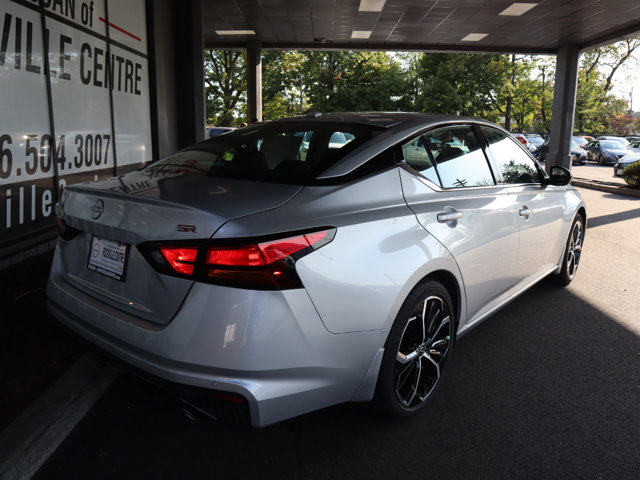 2025 Nissan Altima SR Image 4 of 38