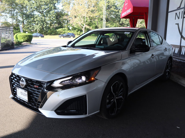 2025 Nissan Altima SR Image 1 of 38